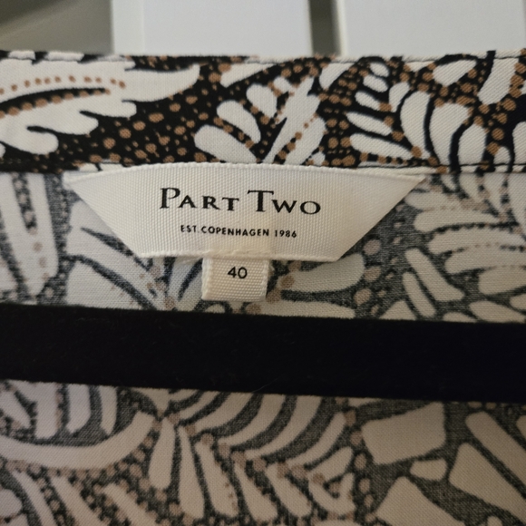 Part Two Copenhagen 100% Viscose Petine V-Neck Blouse - Picture 2 of 16